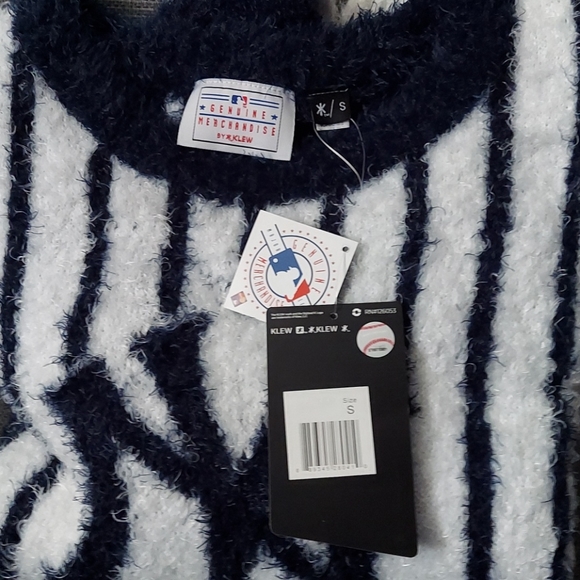 Sweater - Picture 3 of 3